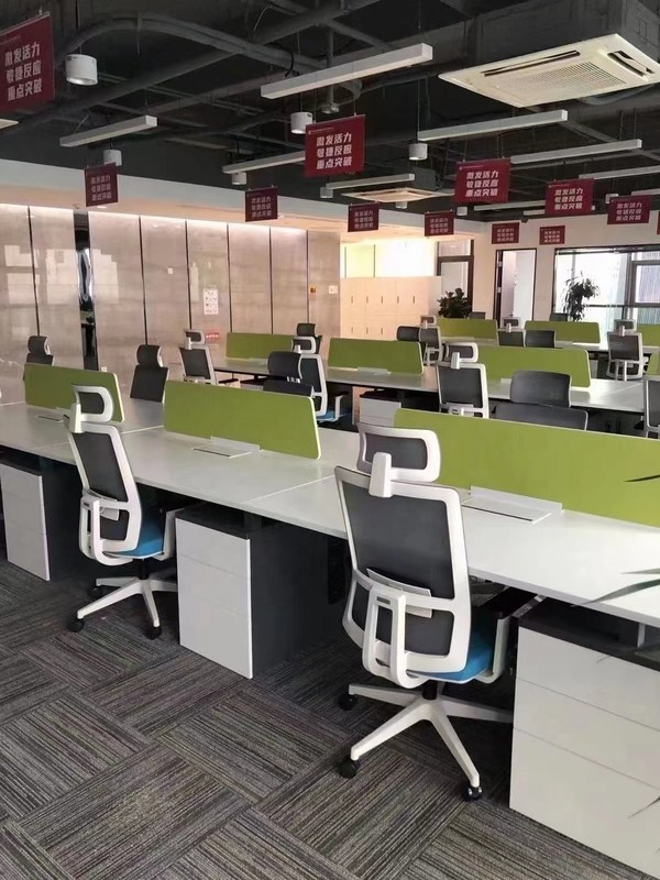 Ghế lưới xoay công thái học màu đen có thể điều chỉnh độ cao với tựa lưng và tựa đầu OEM ODM